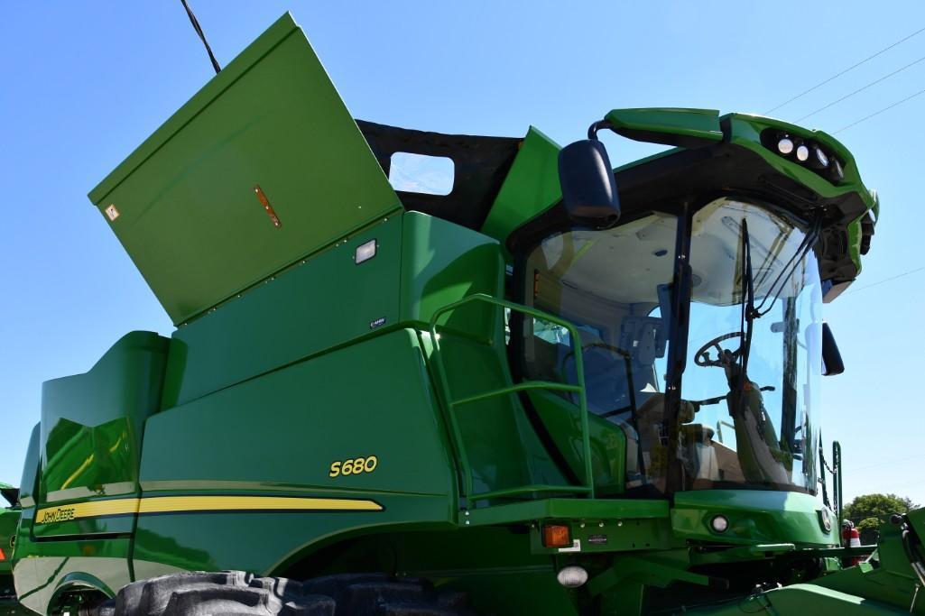 2017 John Deere S680 2wd combine