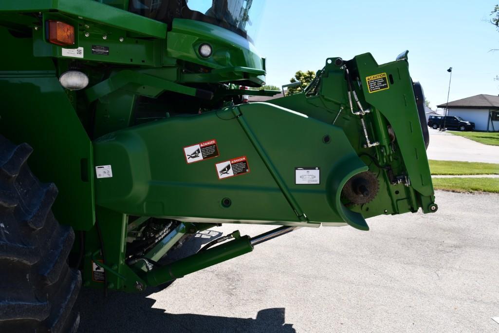 2017 John Deere S680 2wd combine