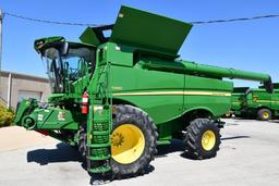 2017 John Deere S680 2wd combine