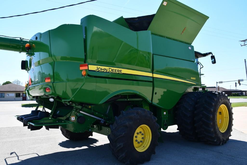 2017 John Deere S680 2wd combine