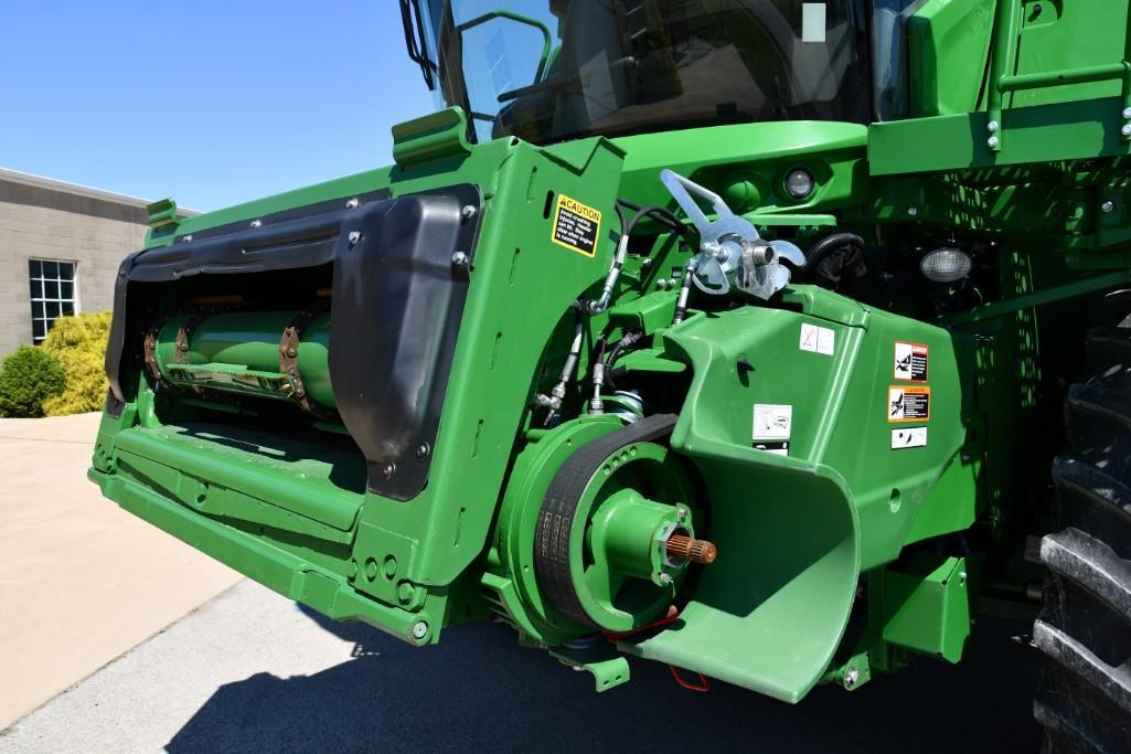 2017 John Deere S680 2wd combine