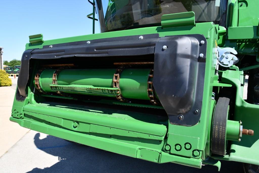 2017 John Deere S680 2wd combine