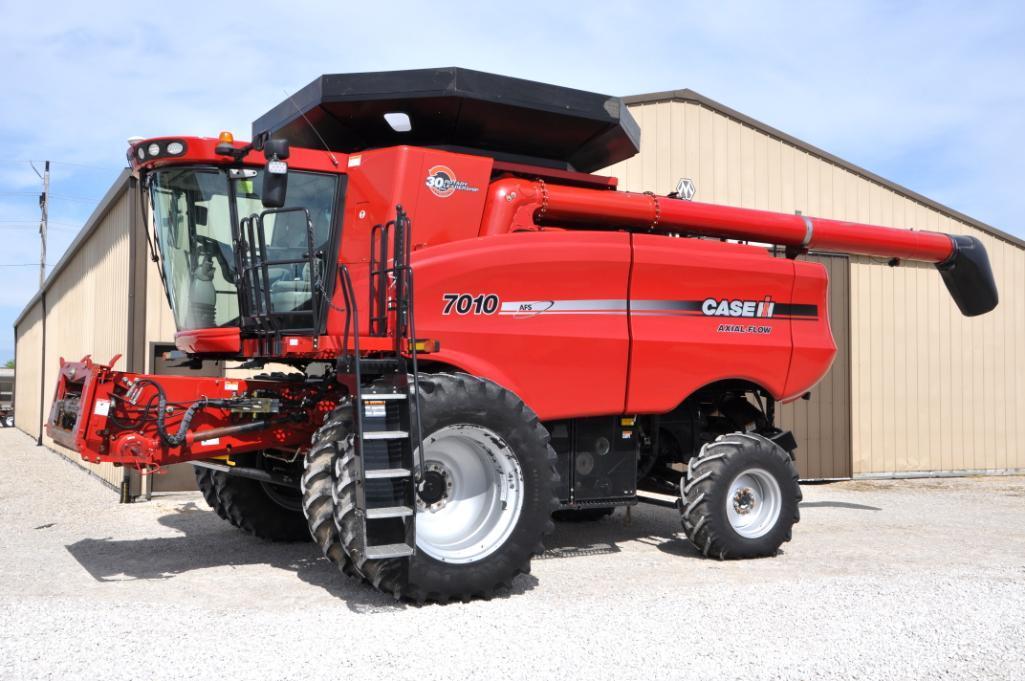 2007 Case-IH 7010 4wd combine