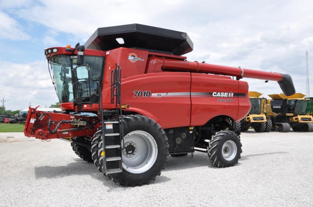 2007 Case-IH 7010 4wd combine