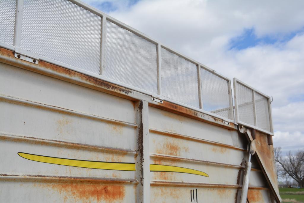 2000 Sterling tandem axle silage truck