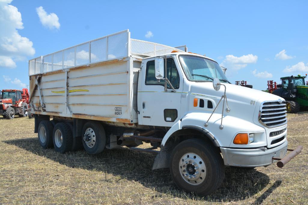 2000 Sterling tandem axle silage truck