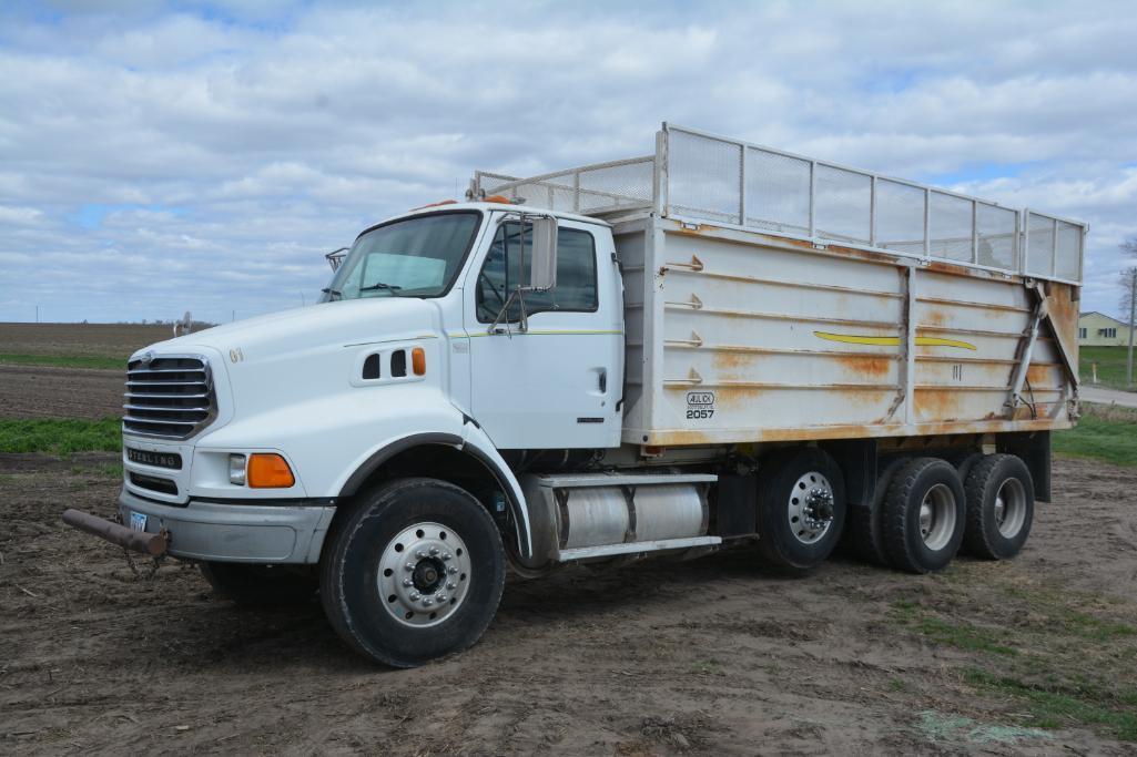 2000 Sterling tandem axle silage truck