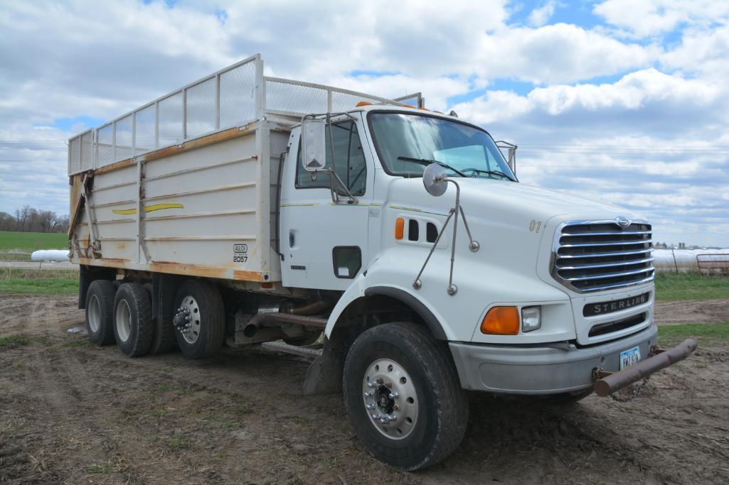 2000 Sterling tandem axle silage truck