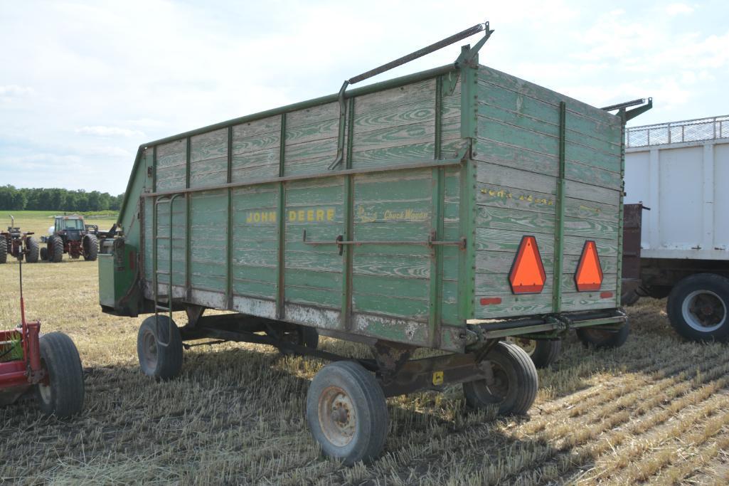 John Deere 125 chuck wagon