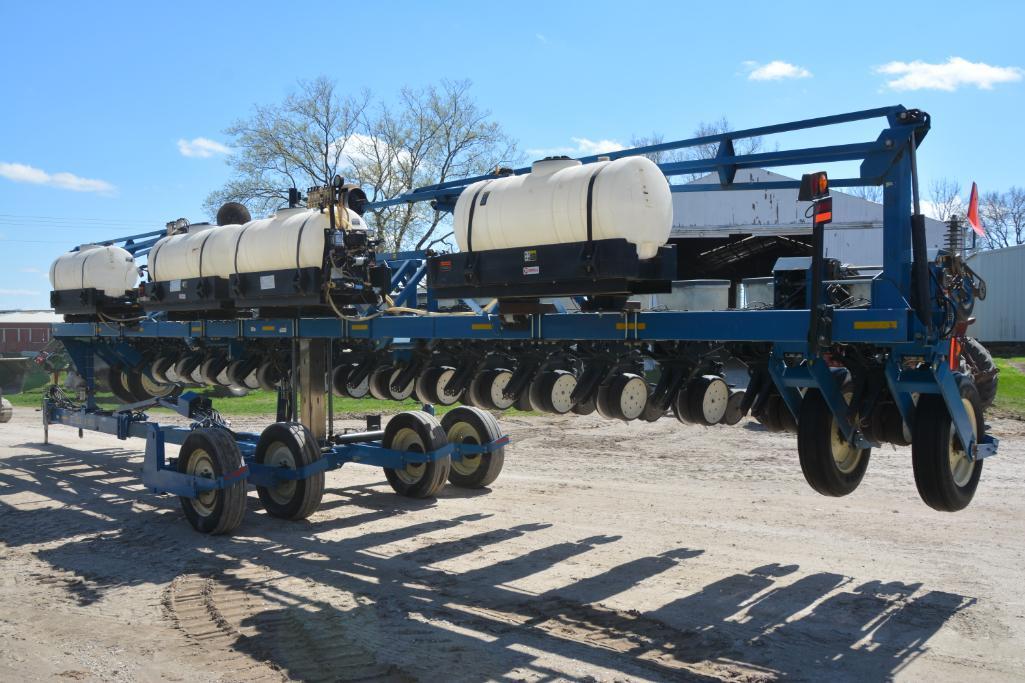 Kinze 3600 Twin Line 16 row 30" planter