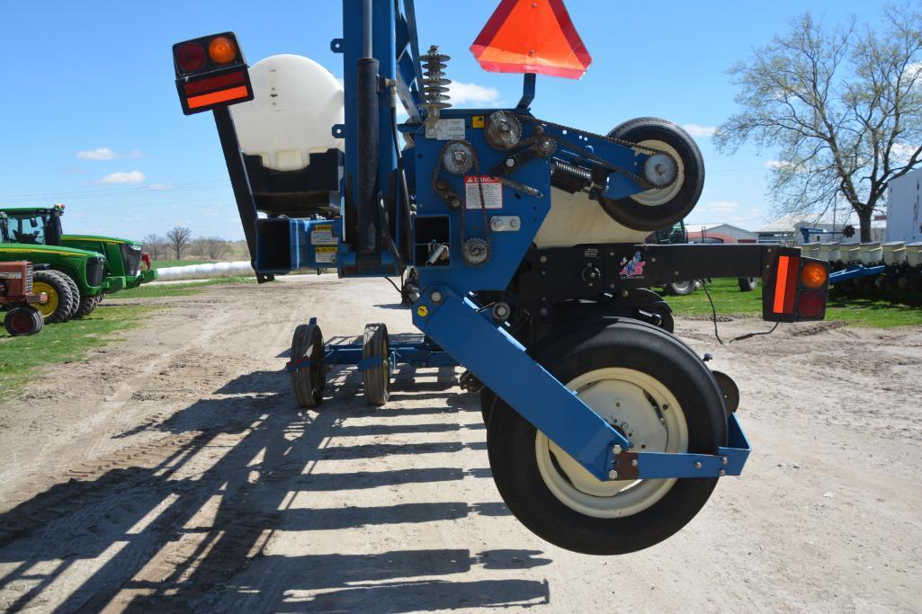 Kinze 3600 Twin Line 16 row 30" planter