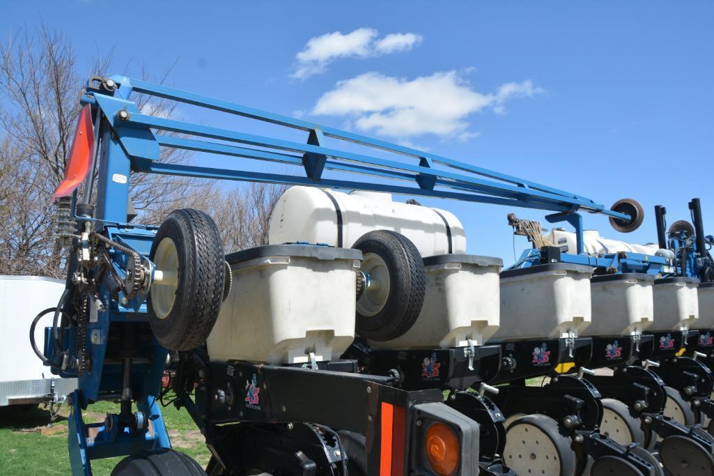 Kinze 3600 Twin Line 16 row 30" planter