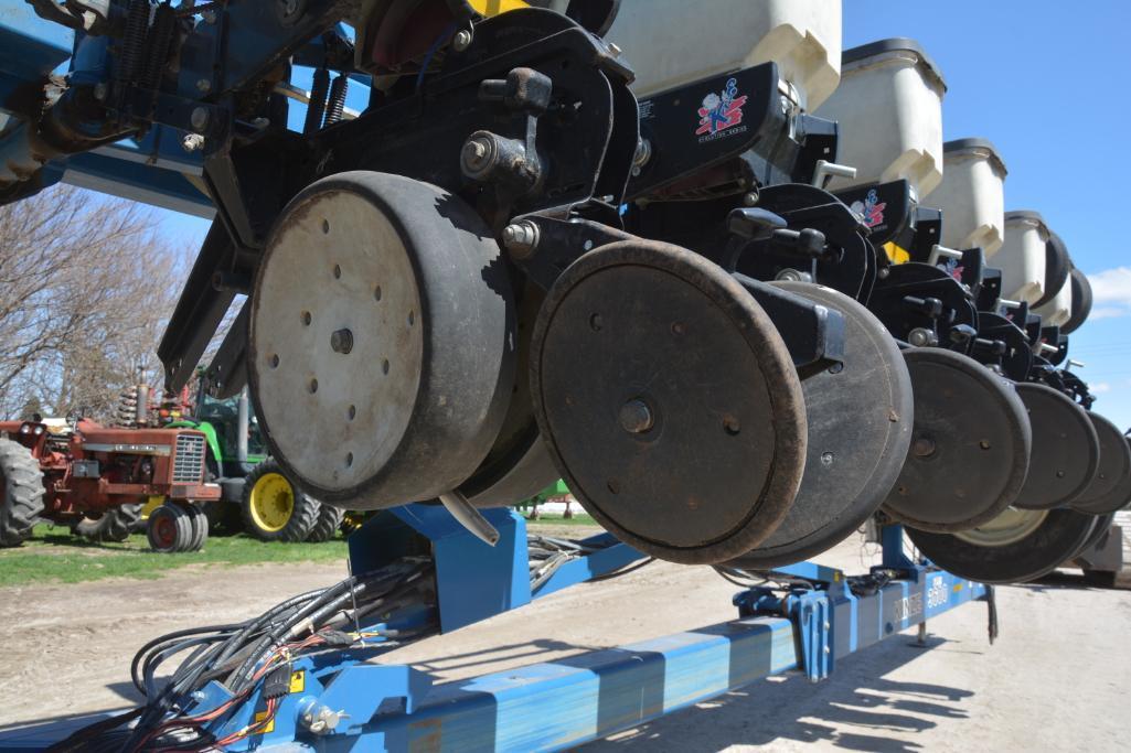 Kinze 3600 Twin Line 16 row 30" planter