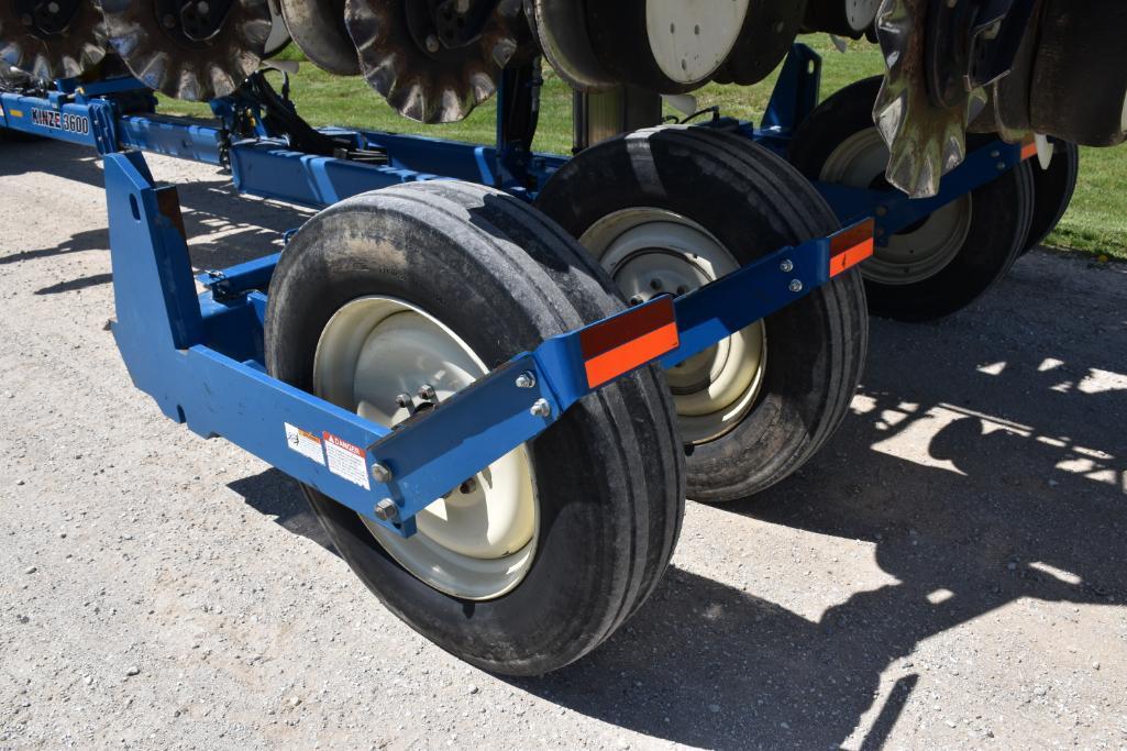 2012 Kinze 3600 12/23 planter