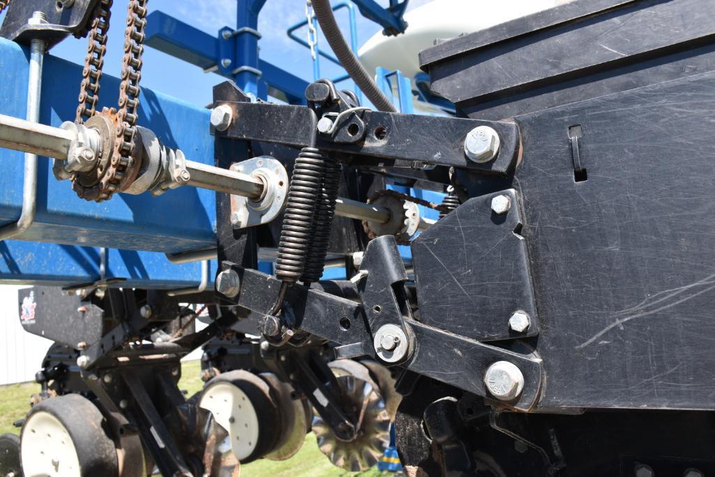 2012 Kinze 3600 12/23 planter