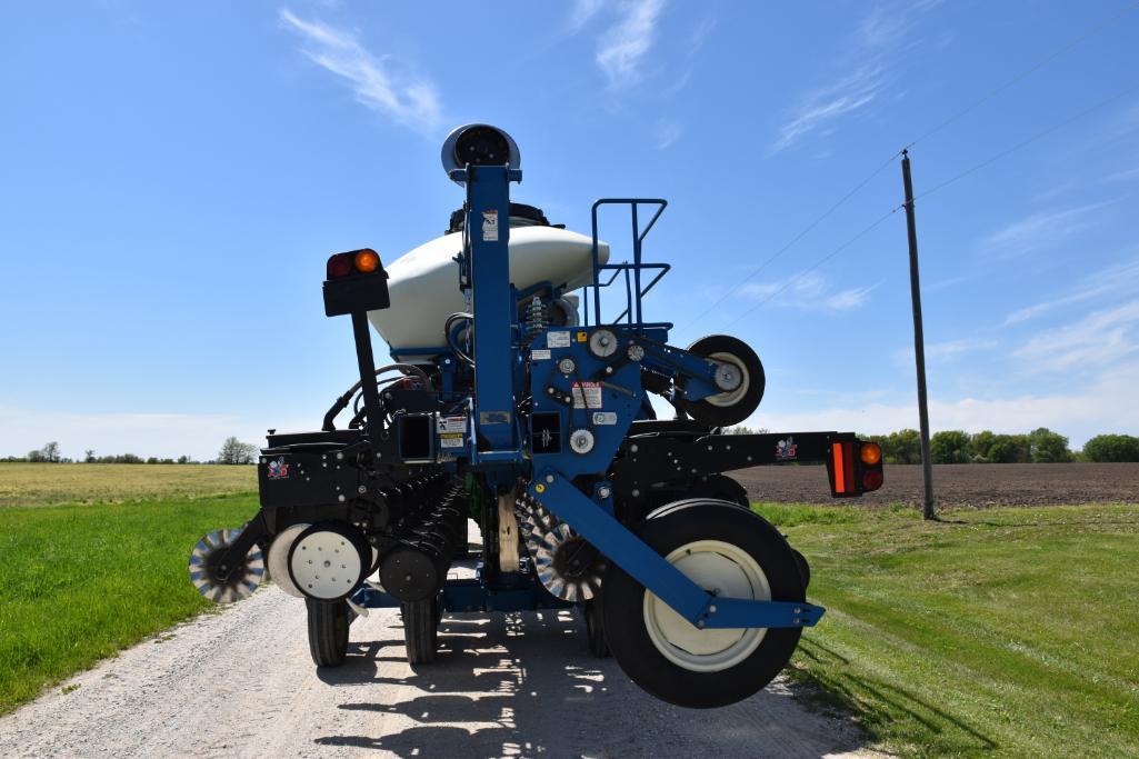 2012 Kinze 3600 12/23 planter