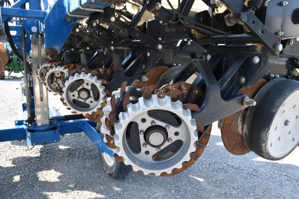 2013 Kinze 3500 8/15 planter