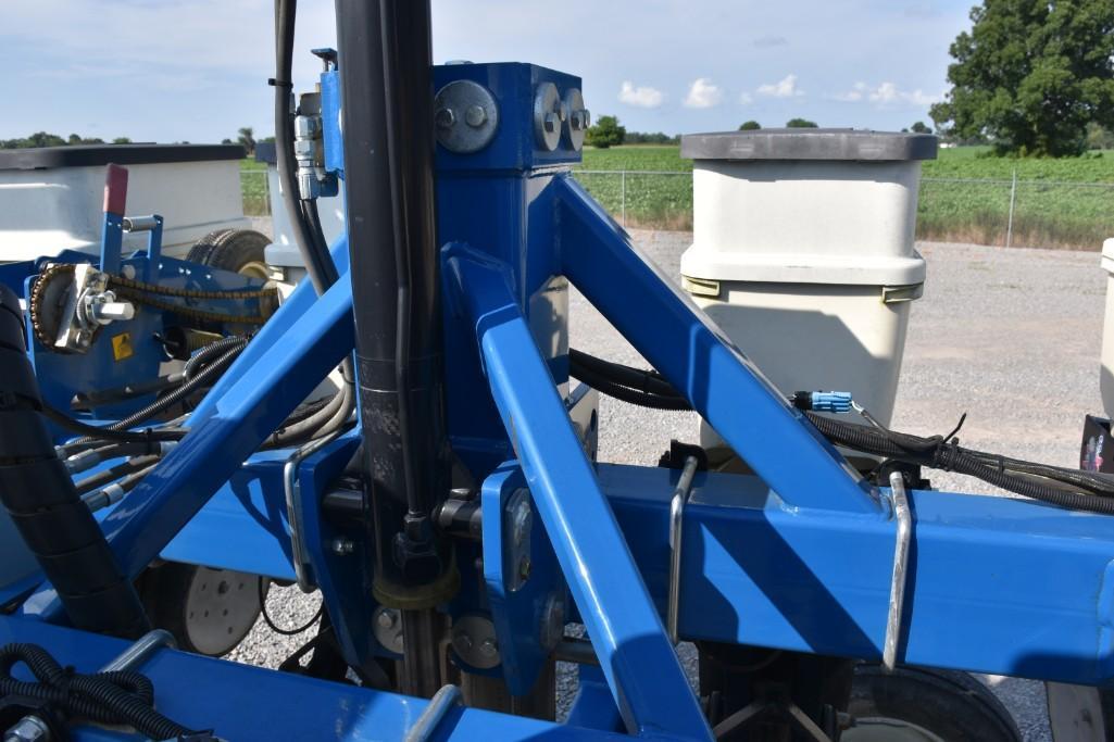 2013 Kinze 3500 8/15 planter