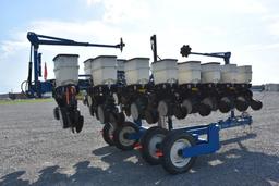 2013 Kinze 3500 8/15 planter