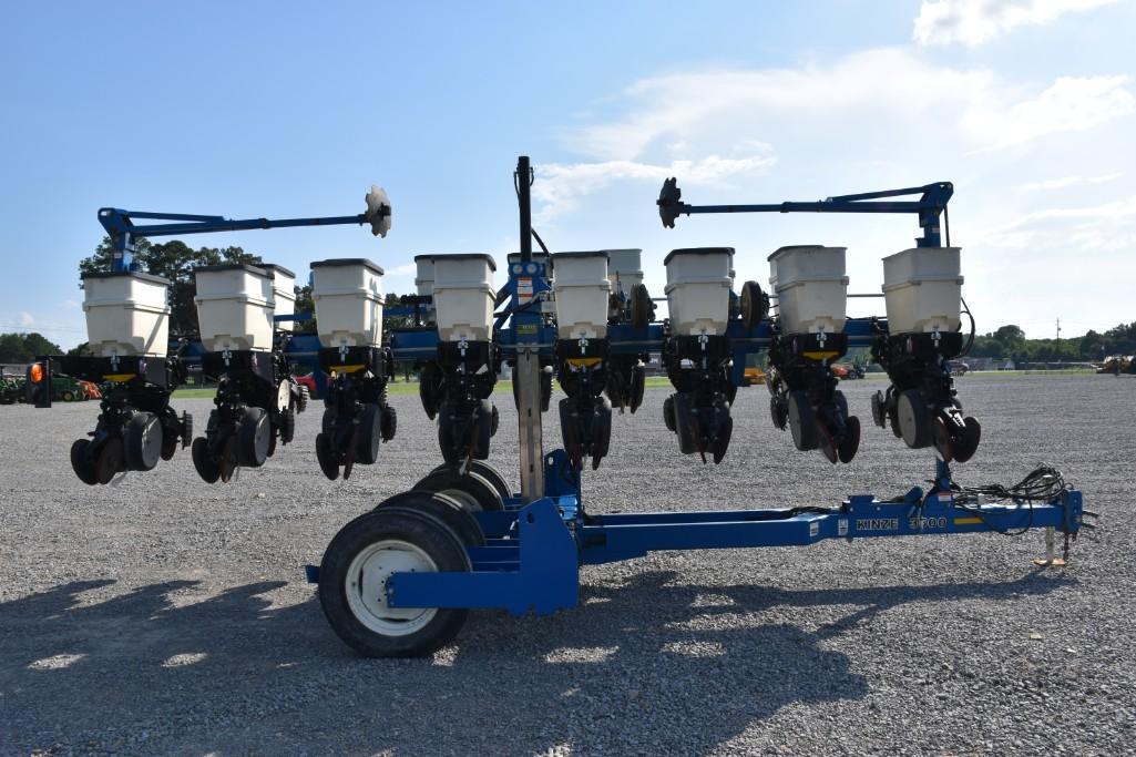 2013 Kinze 3500 8/15 planter