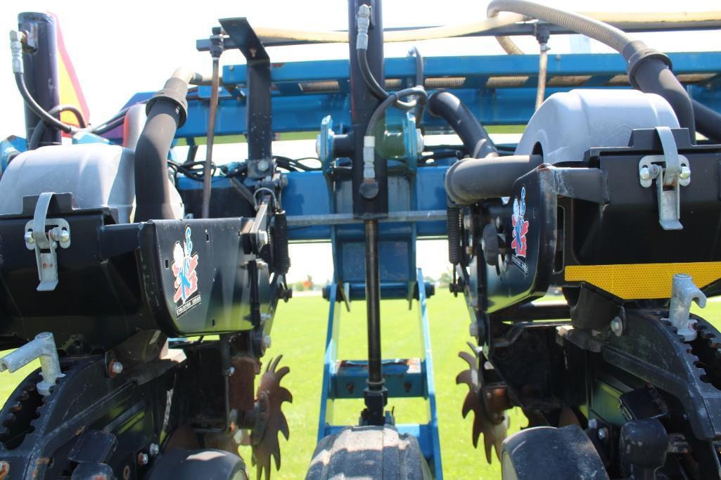 2010 Kinze 3660 ASD 16 row 30" planter