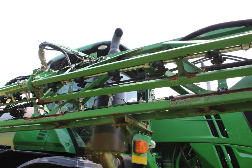 2016 John Deere R4038 self-propelled sprayer