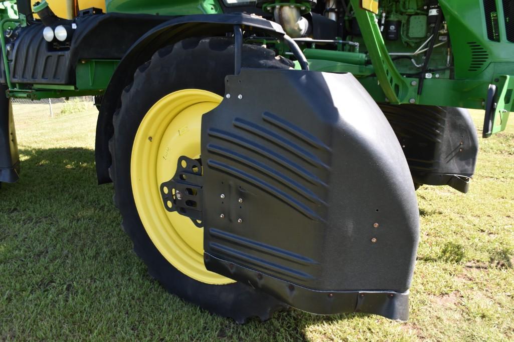 2018 John Deere R4030 self-propelled sprayer