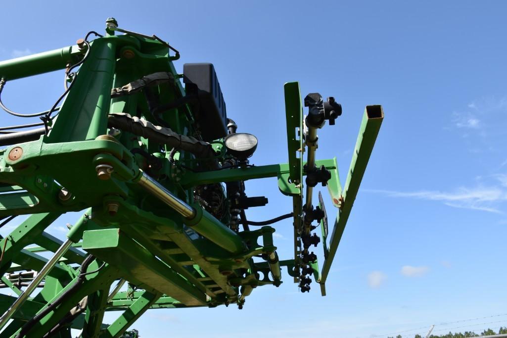 2018 John Deere R4030 self-propelled sprayer