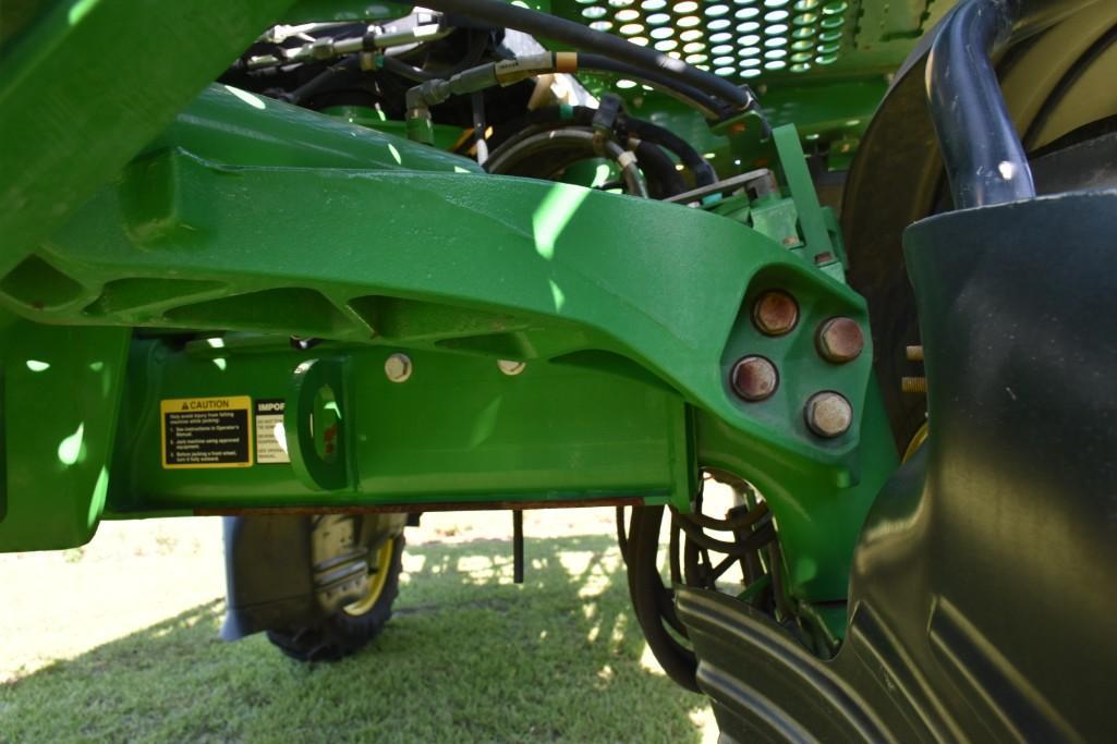 2018 John Deere R4030 self-propelled sprayer