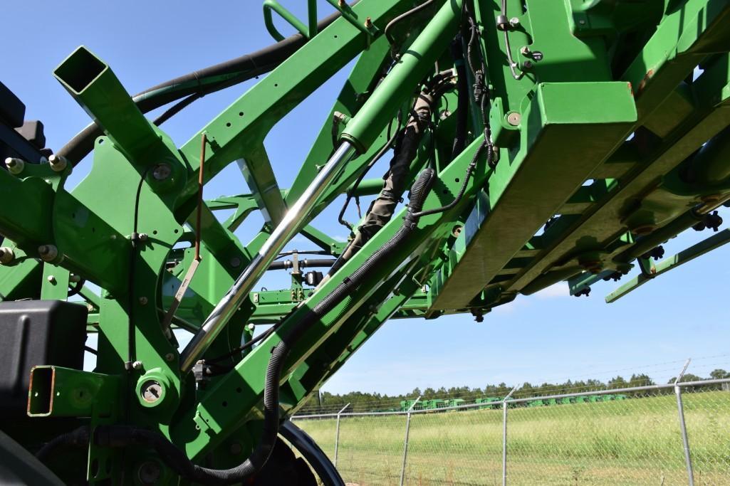 2018 John Deere R4030 self-propelled sprayer