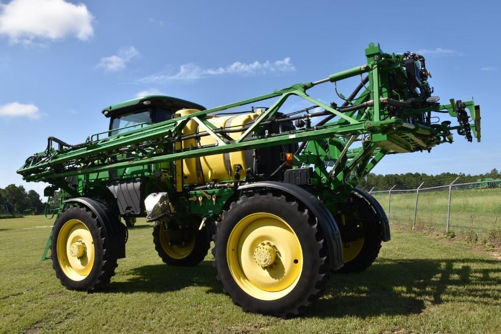 2016 John Deere R4030 self-propelled sprayer