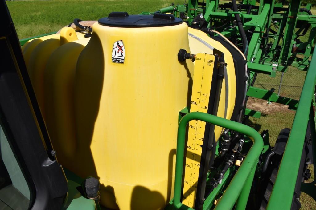 2016 John Deere R4030 self-propelled sprayer