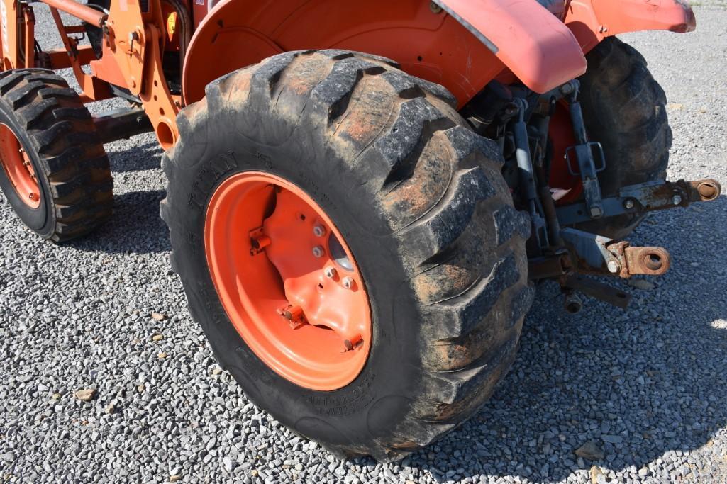 Kubota 7040 MFWD tractor w/loader