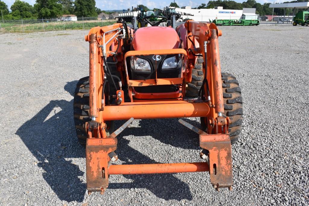 Kubota 7040 MFWD tractor w/loader