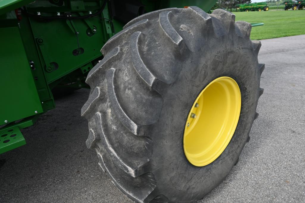 2015 John Deere S680 2wd combine