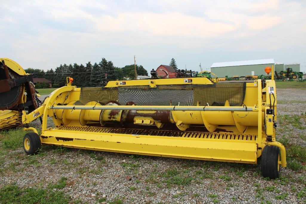 2011 John Deere 645C 15' pickup head