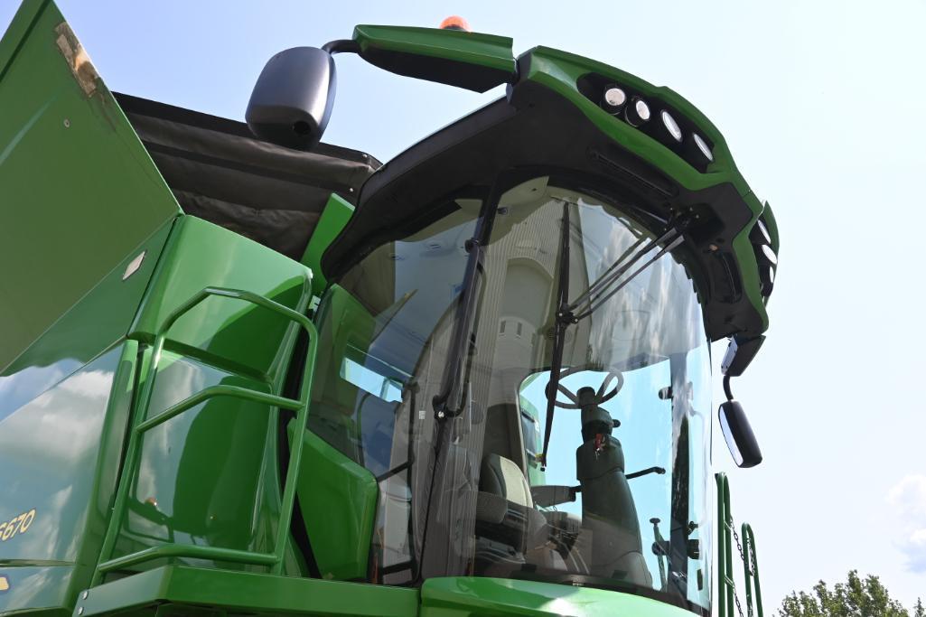 2013 John Deere S670 2wd combine