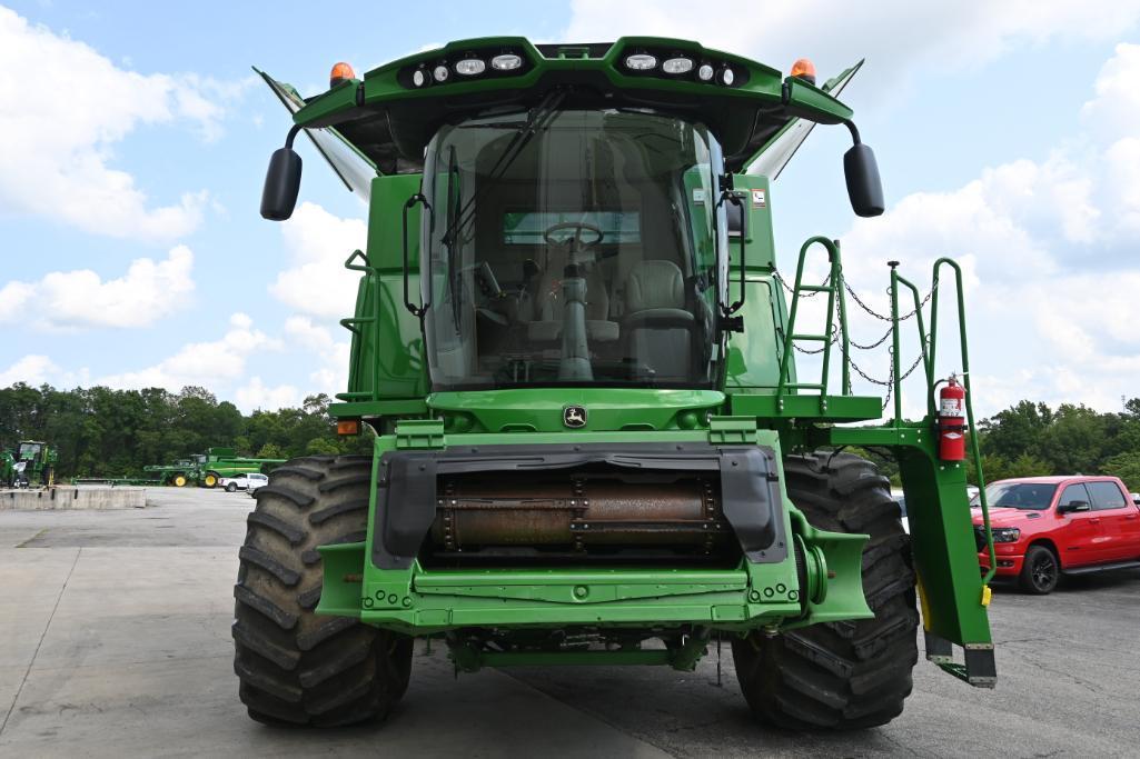 2013 John Deere S670 2wd combine