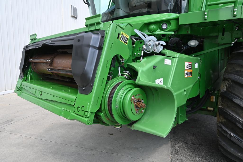 2013 John Deere S670 2wd combine