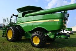 2013 John Deere S670 4wd combine