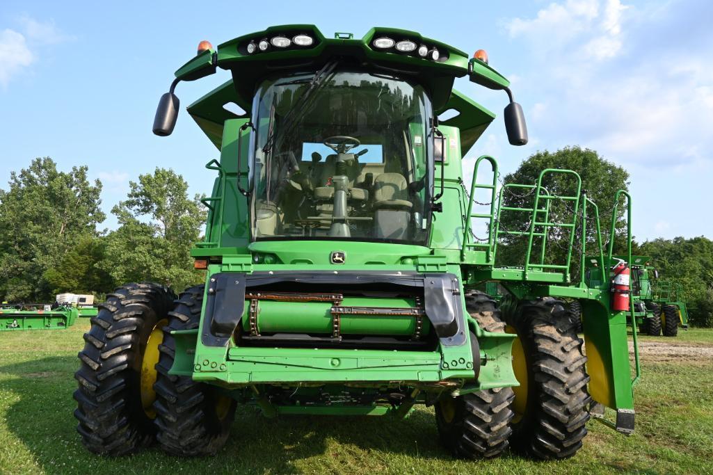 2013 John Deere S670 4wd combine