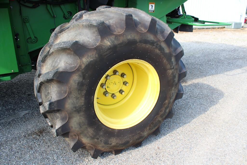 2012 John Deere S680 4wd combine