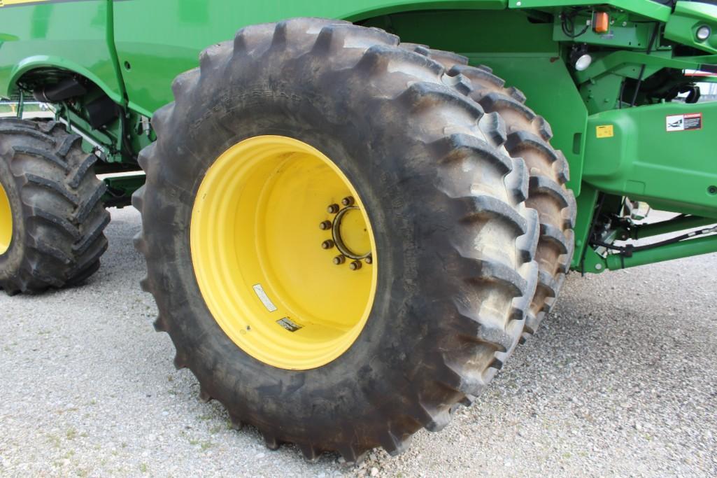 2012 John Deere S680 4wd combine