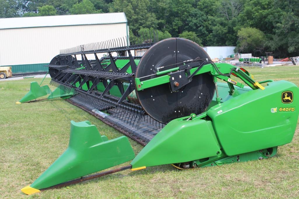 2014 John Deere 640FD 40' flex draper head