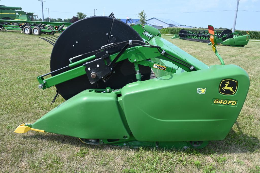 2014 John Deere 640FD 40' flex draper head