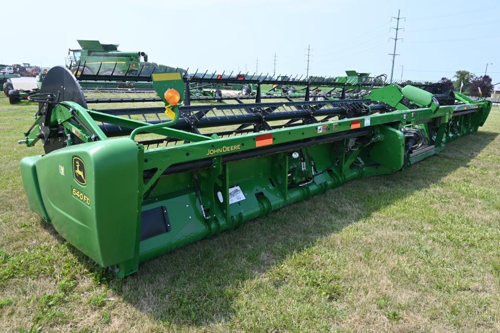 2014 John Deere 640FD 40' flex draper head