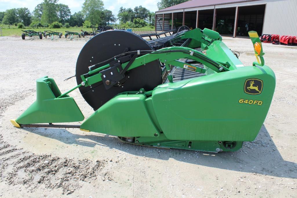 2013 John Deere 640FD 40' flex draper head