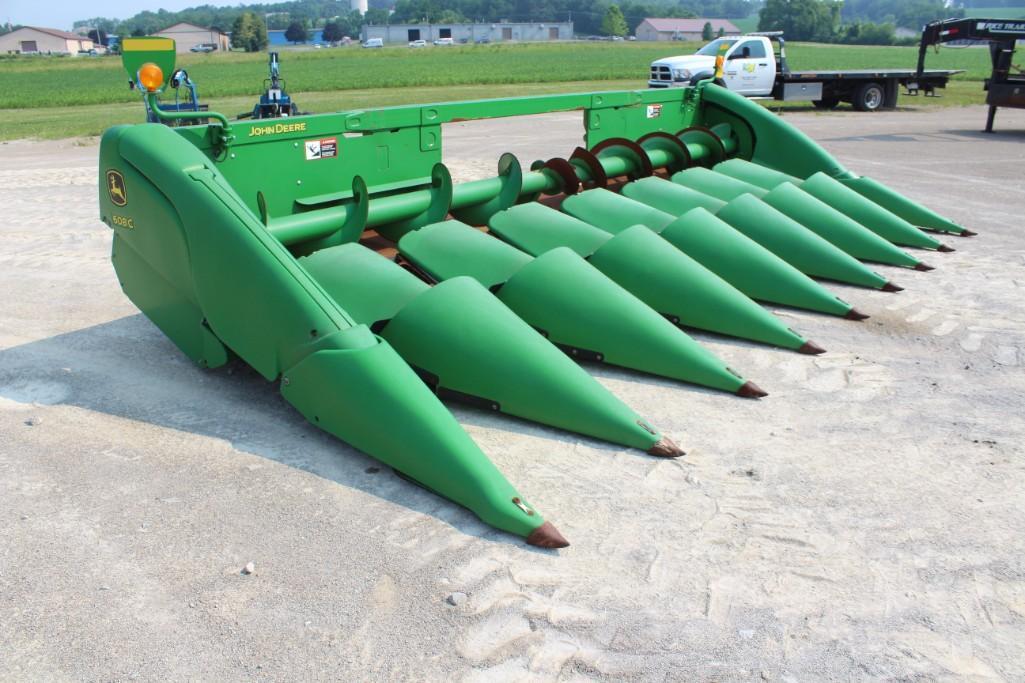 2014 John Deere 608C 8 row 30" corn head