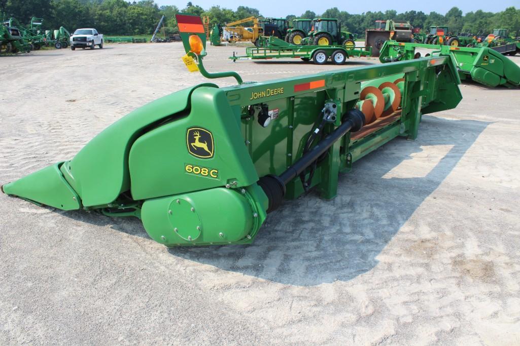 2014 John Deere 608C 8 row 30" corn head