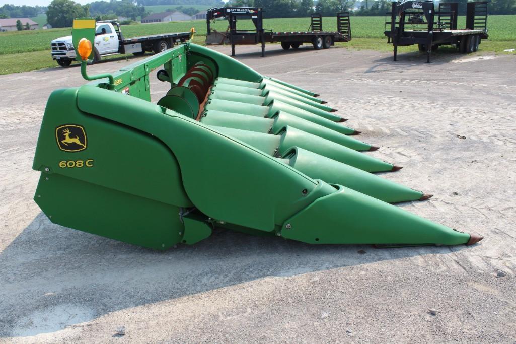 2014 John Deere 608C 8 row 30" corn head